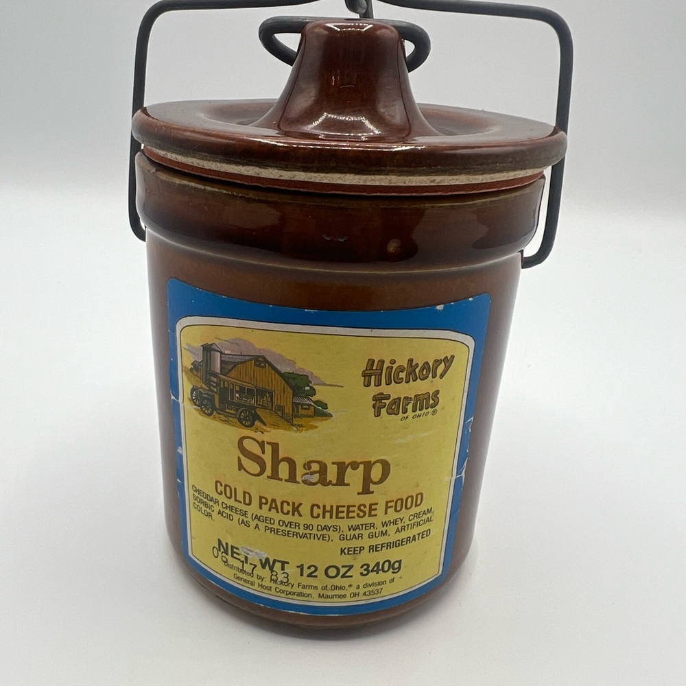 Vintage Hickory Farms Sharp Cheese Crock Brown 1983 Lock Lid Original Sticker